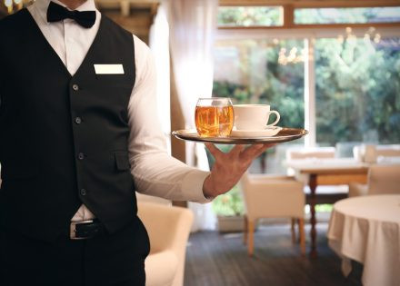 Gošća išamarala konobara zbog hladne nes kafe