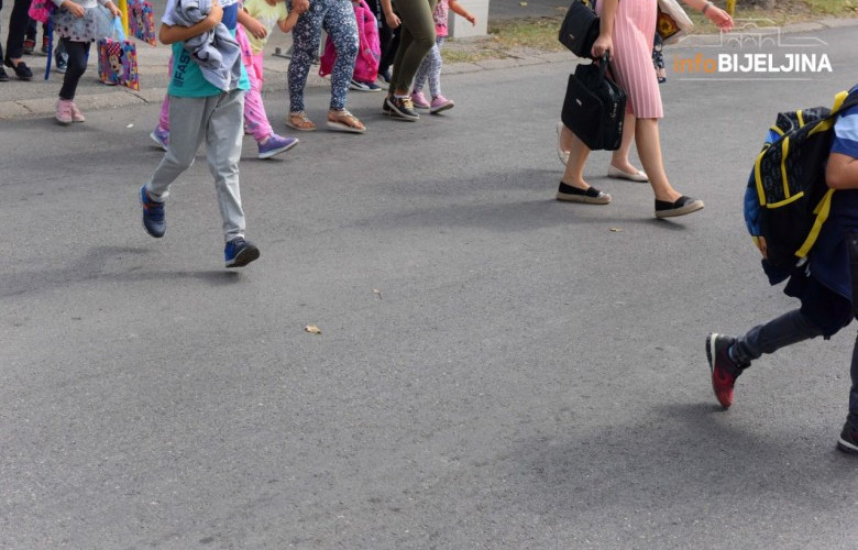 Bijeljina: U frekventnoj ulici, pored škole, nema pješačkog prelaza /FOTO/