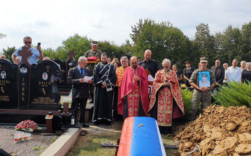 U rodnom Dragaljevcu sahranjen penzionisani general Stevan Tomić