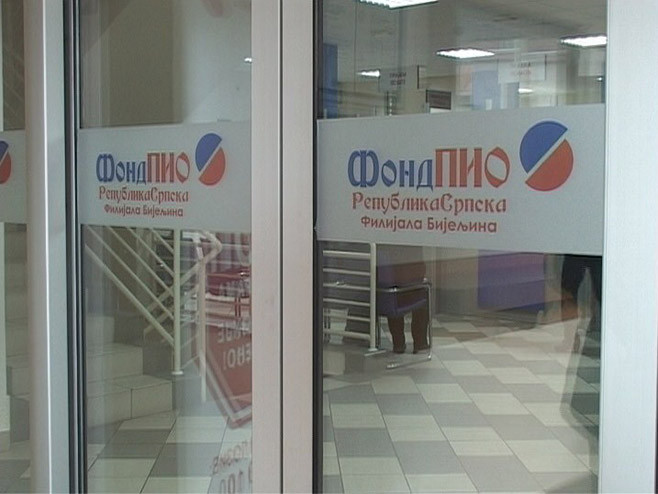 Dostaviti potvrde o redovnom školovanju zbog porodične penzije