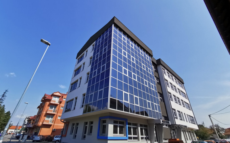 Novinari duže od sat vremena čekaju ispred nove zgrade Centra za socijalni rad