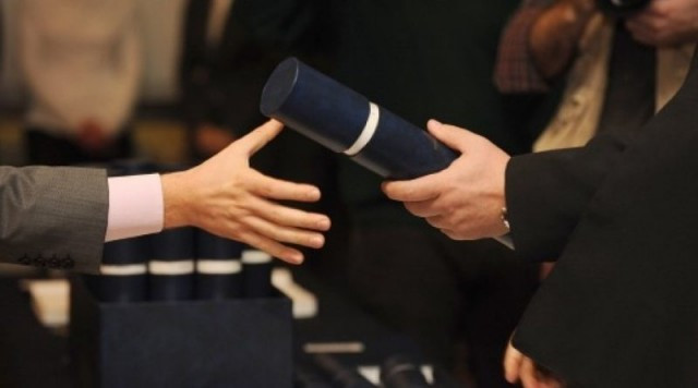 Provjera potvrdila da među diplomama zaposlenih u federalnim institucijama ima i LAŽNIH