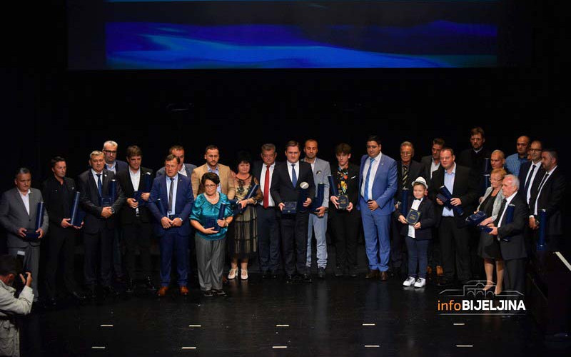 Bijeljina: Uručena gradska priznanja zaslužnima za razvoj grada /FOTO/