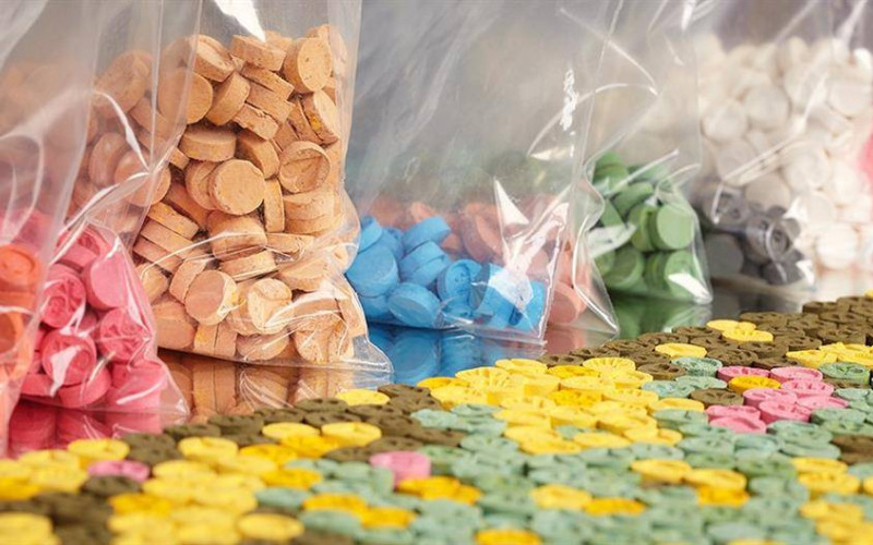 Preko interneta naručili odjeću, a stigao im ekstazi u vrijednosti 500.000 evra