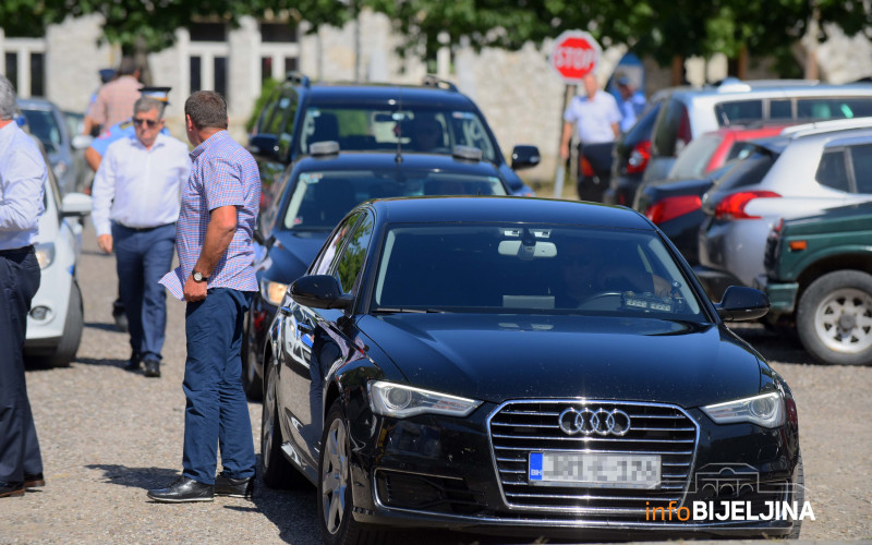 Beskrajna zloupotreba javnih resursa u političke svrhe