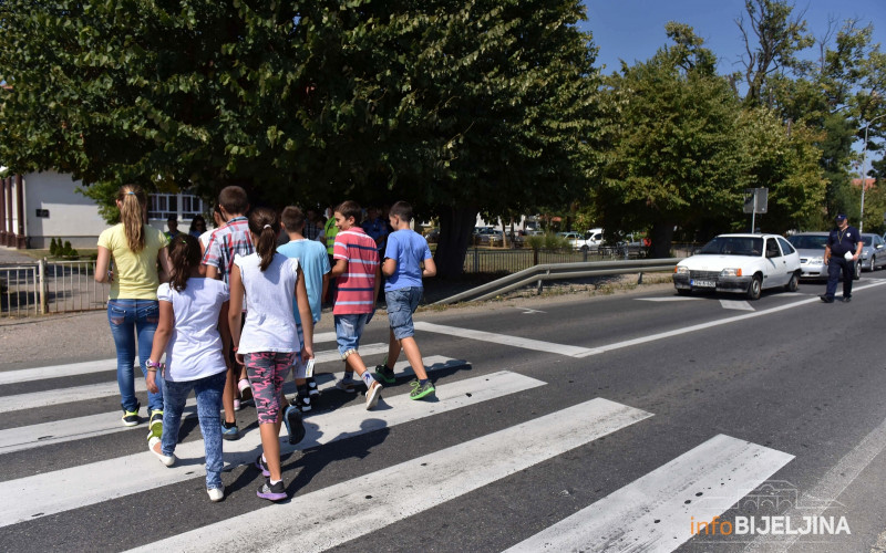 U Bijeljini upisano više od 920 prvačića