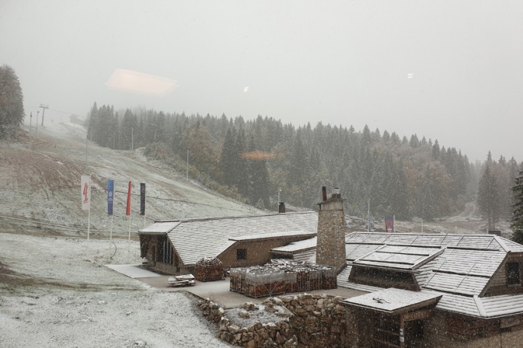 Nakon Jahorine, snijeg pao i na Romaniji