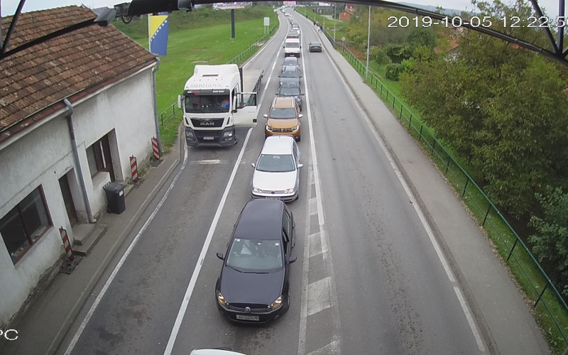 Pojačan saobraćaj na graničnim prelazima Velika Kladuša i Brod