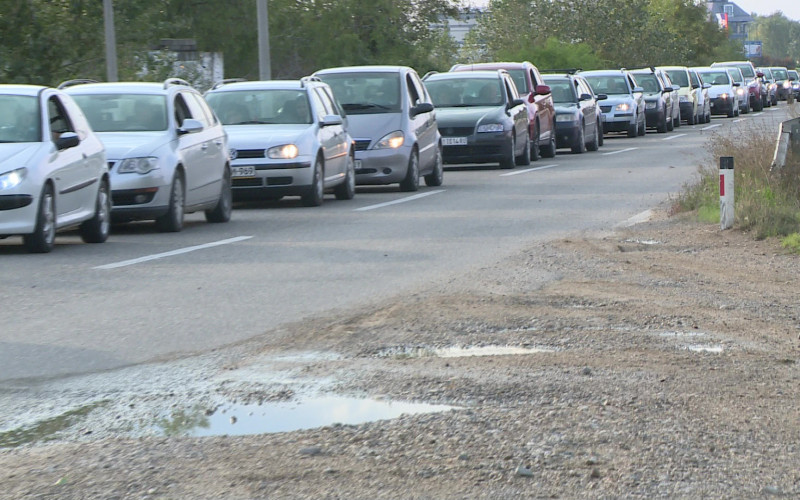 Saobraćajni kolaps na Pavlovića mostu i Rači