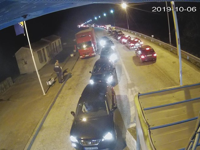 Gužve na Pavlovića mostu zbog problema u Srbiji