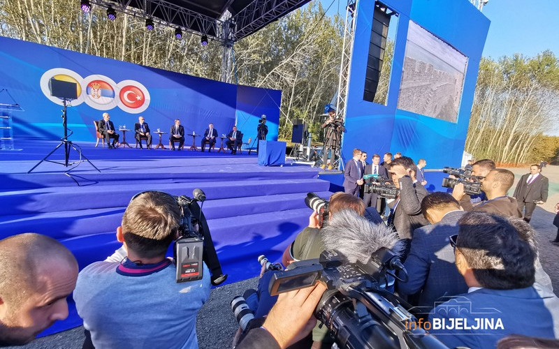Počela ceremonija polaganja kamena-temeljca za izgradnju autoputa /FOTO/