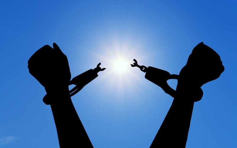 Policajcima pobjegao zatvorenik dok su kupovali sendviče