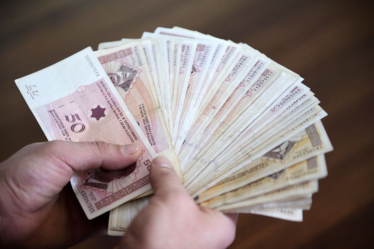 Zatvorski čuvar optužen da je od osuđenika tražio 1.000 KM i