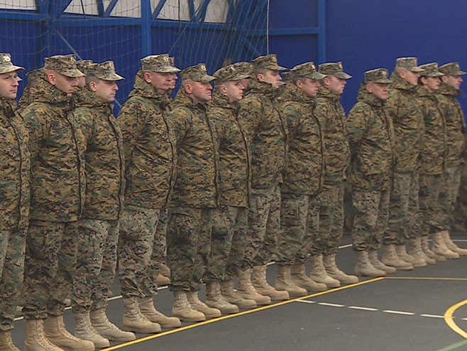 Oružane snage počeli da napuštaju i oficiri