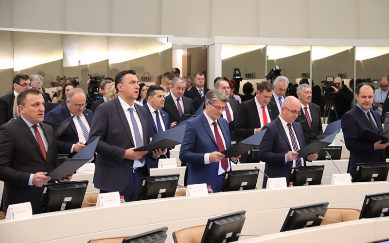 Kada dijele plijen političari zaborave na ideale i narod