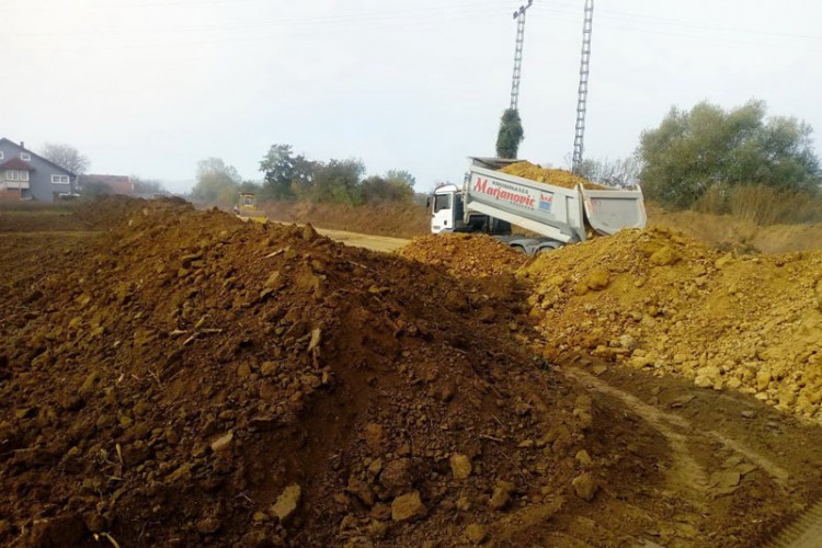 Nastavljena izgradnja nasipa u Gomjenici