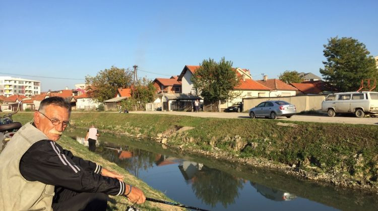 Ribolovci uz kanal Dašnica