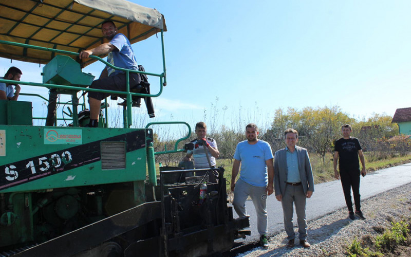 Novi asfalt u Ravnom Polju kod Ugljevika