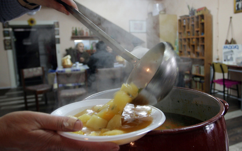 Sve više korisnika Narodne kuhinje u Bijeljini, tender Gradske uprave izazvao ogorčenje javnosti