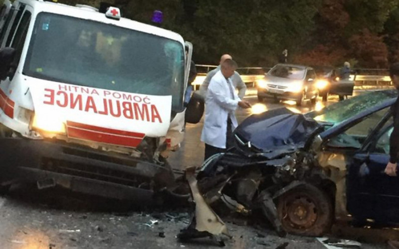 Sudar vozila Hitne pomoći i citroena, jedno povrijeđeno