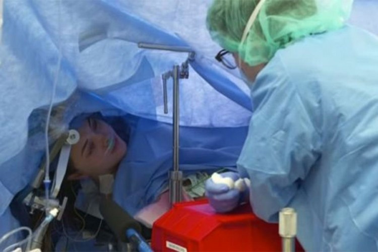 Bolnica prenosila operaciju mozga na Facebooku