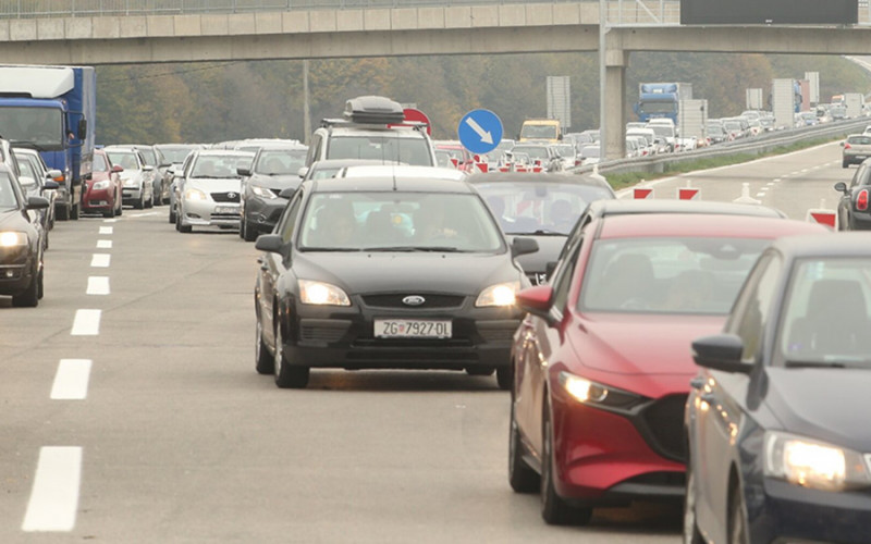 Prvog dana novog sistema naplate putarine NEVIĐENE GUŽVE na auto-putu