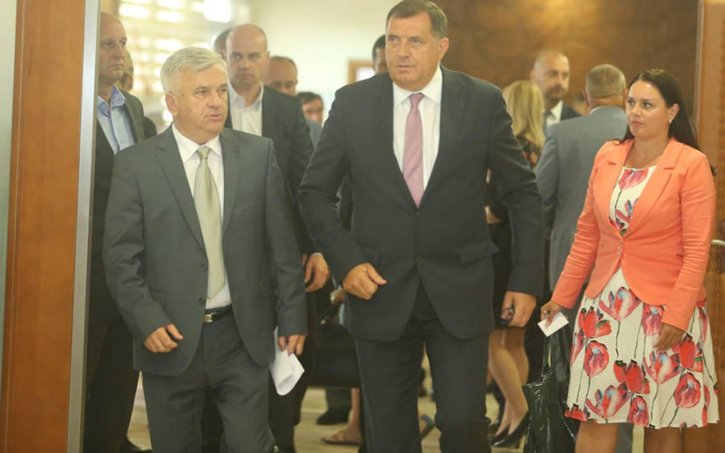 Trećina građana vjeruje SNSD, popularnost raste SDS i Demosu