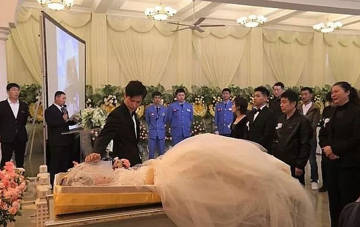 Svoju pokojnu devojku oženio na njenoj sahrani