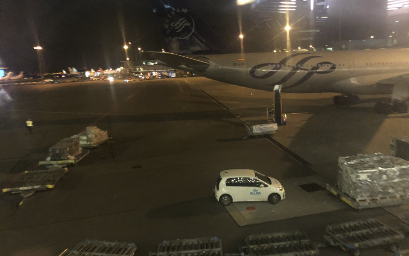 Vanredno na aerodromu u Amsterdamu, u toku otmica aviona?