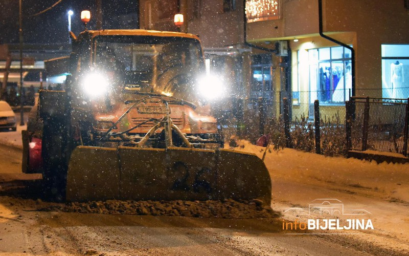 Hoće li ih iznenaditi SNIJEG u decembru: Zimske službe spremaju se za sezonu