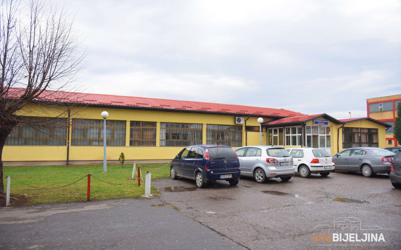 Prodaja kolača za pomoć Srbima na Kosmetu