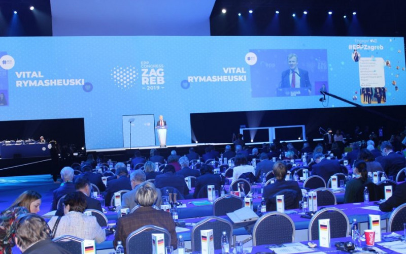 BUDUĆNOST SDS JE U EPP Rado Savić na izbornom kongresu u Zagrebu /FOTO/