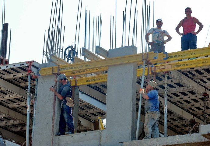 Dva radnika povrijeđena nakon pada sa skele tokom zemljotresa u Mostaru