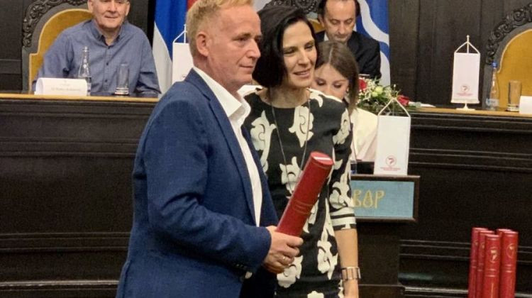 Doktor Lovrić iz Bijeljine dobio priznanje za izuzetan doprinos razvoju zdravstva RS
