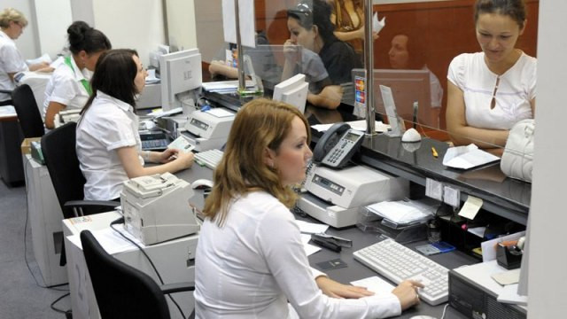 Banke izrabljuju šalterske radnike