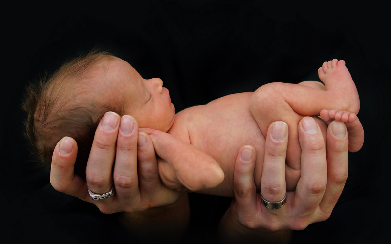 Ginekolog prodao novorođenče za auto od 50.000 evra?