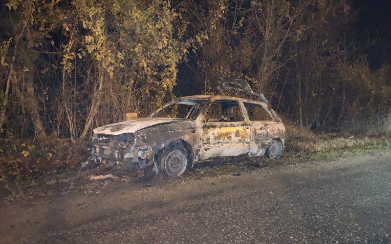 Trnova: Automobil izgorio u potpunosti