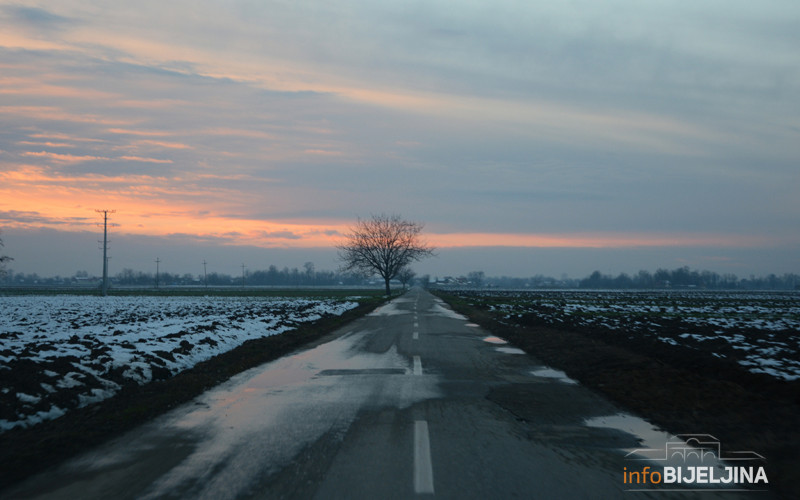 Oprez zbog klizavih kolovoza i magle