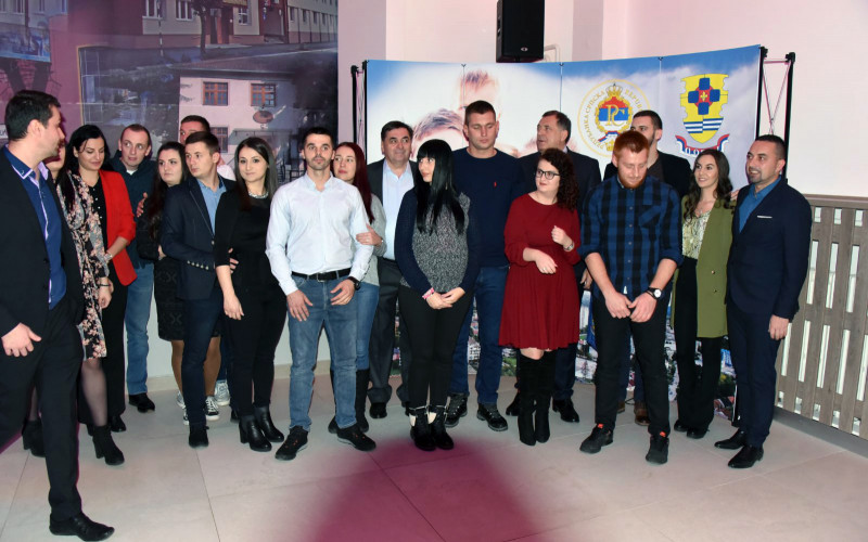 Uručeni ključevi stanova mladim bračnim parovima