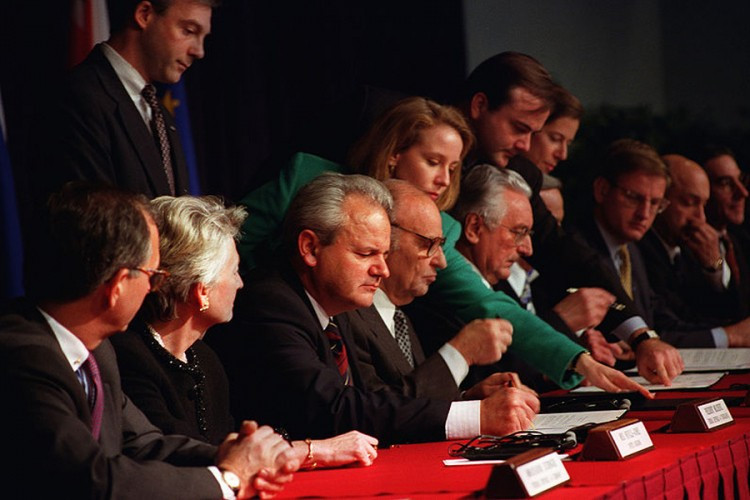 Na današnji dan u Parizu potpisan Dejtonski sporazum