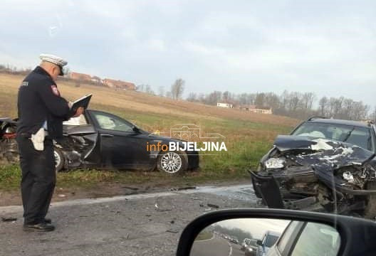 Čađavica: U sudaru tri automobila povrijeđeno više lica