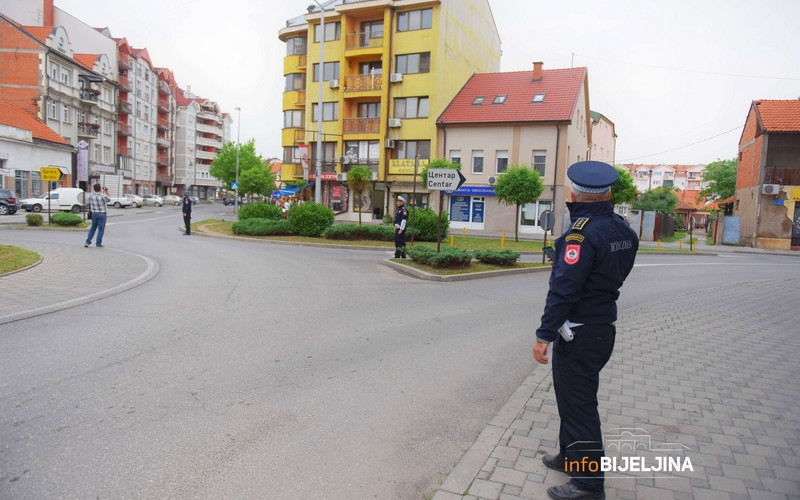 VOZAČI STRPLJENJE U NEDJELJU Trka „Deda mrazeva“ zatvara centar Bijeljine /FOTO/