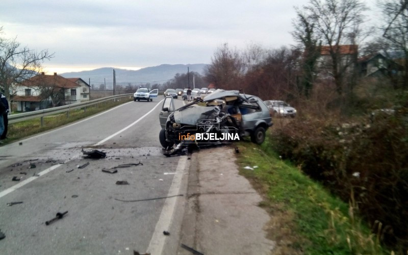 TEŠKA NESREĆA KOD ZVORNIKA Poginuo vozač golfa u sudaru sa kamionom /FOTO/