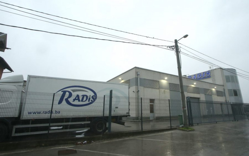 Prodavali hranu sa isteklim rokom trajanja: Inspektori napisali kaznu, tužilaštvo nisu obavijestili