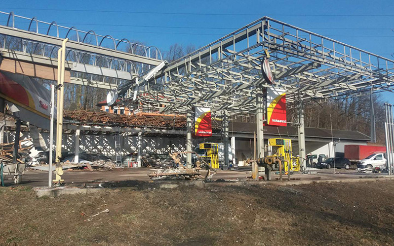 OSTAO KRŠ I LOM Benzinska pumpa u Šepku nakon strašne eksplozije izgleda sablasno /FOTO/