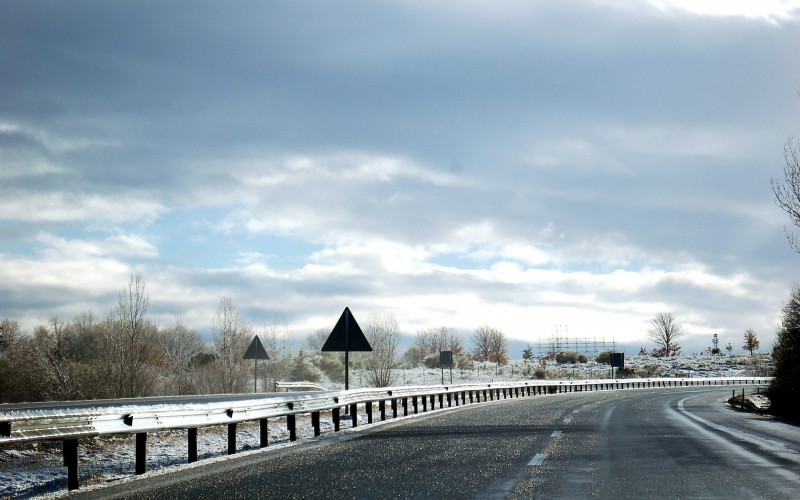 Vlažni kolovozi, poledica i magla