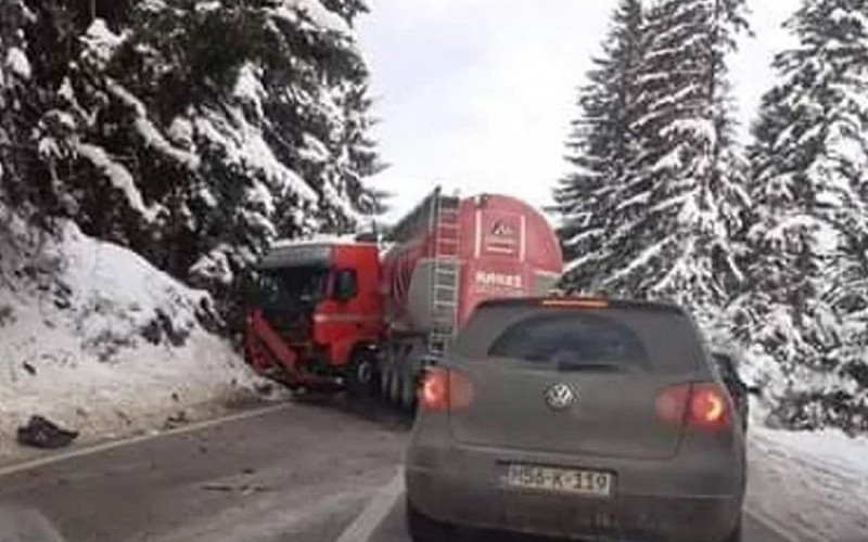 Detalji tragedije u Olovu: Krenuli s unukom na doček Nove godine i poginuli