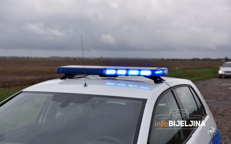 Velika Obarska: Automobilom udario u betonsku banderu