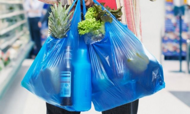 Trajno rješenje ili dodatni izvor zarade: Trgovački lanci u Srpskoj naplaćuju plastične vrećice