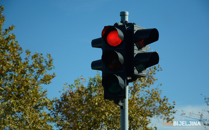 Znate li zašto su baš crvena, žuta i zelena izabrane za semafor?